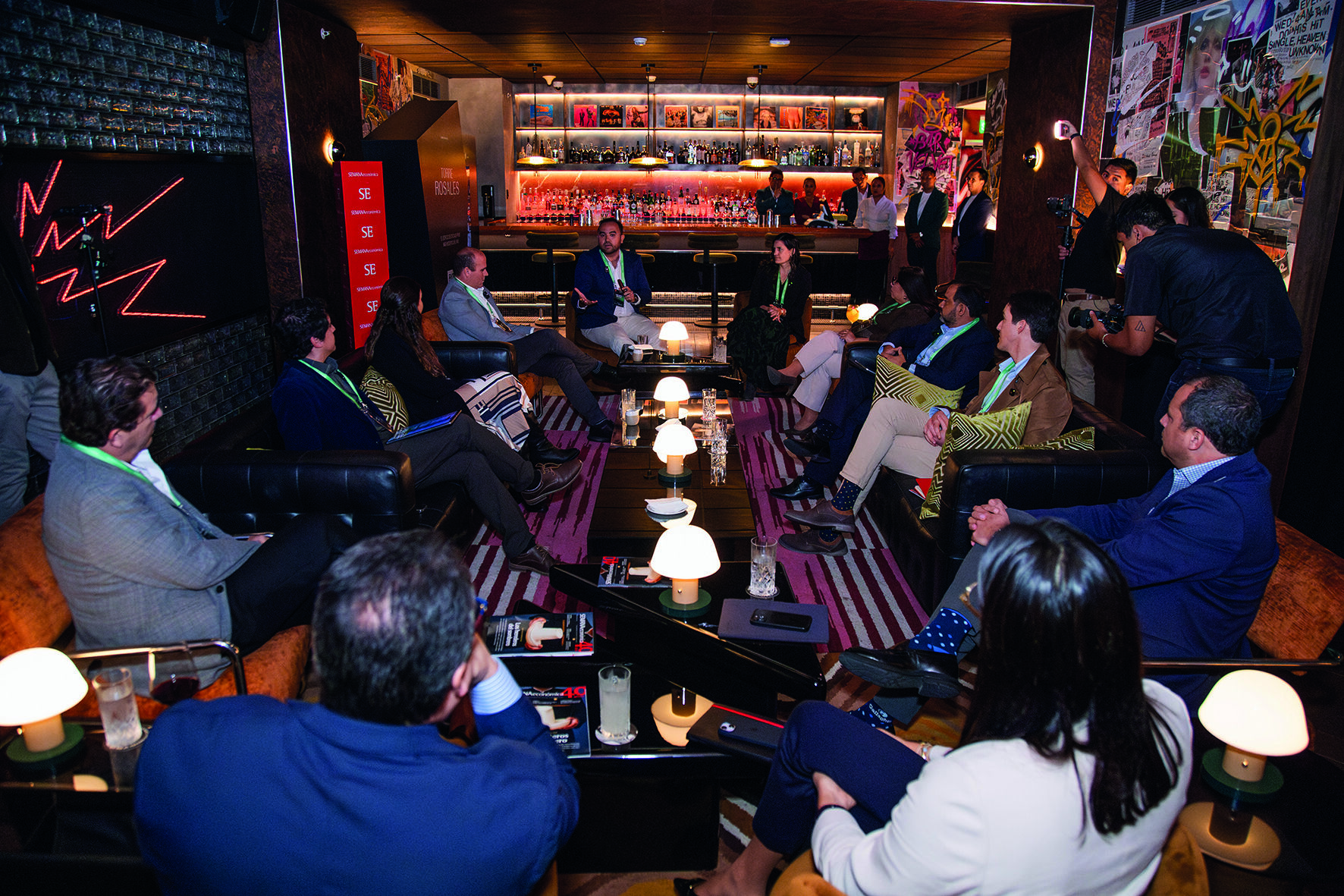 Bar Velvet, Paseo Begonias.